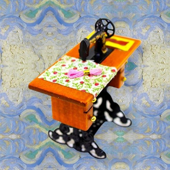 Miniature Sewing Machine - Picture 2 of 3